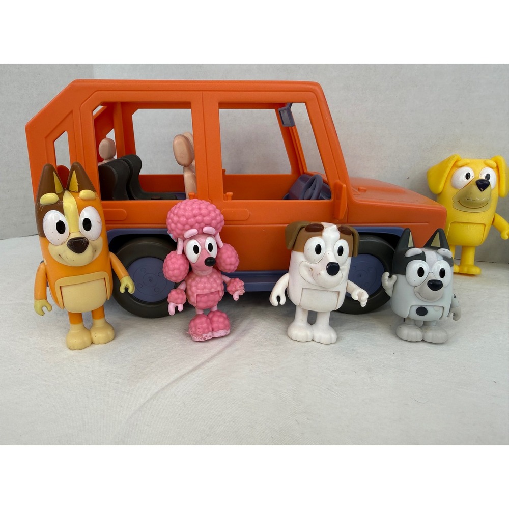 Bluey Heeler Family 4WD Vehicle and 10 Figure Play Set Orange Car Mackenzie Coco - Picture 2 of 7
